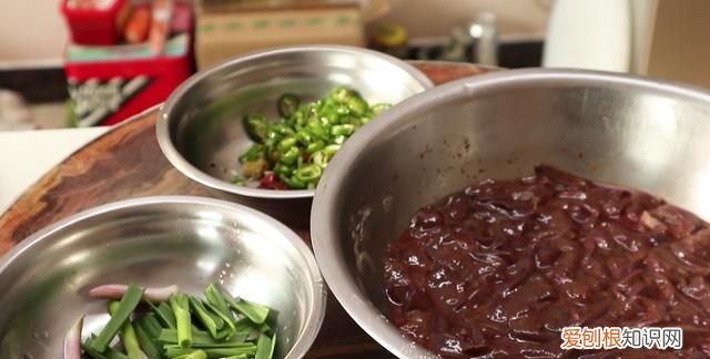 猪肝怎么炒好吃又嫩又不老窍门,猪肝怎样炒才能鲜嫩不老