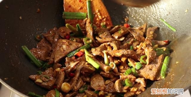 猪肝怎么炒好吃又嫩又不老窍门,猪肝怎样炒才能鲜嫩不老