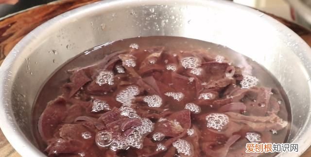 猪肝怎么炒好吃又嫩又不老窍门,猪肝怎样炒才能鲜嫩不老