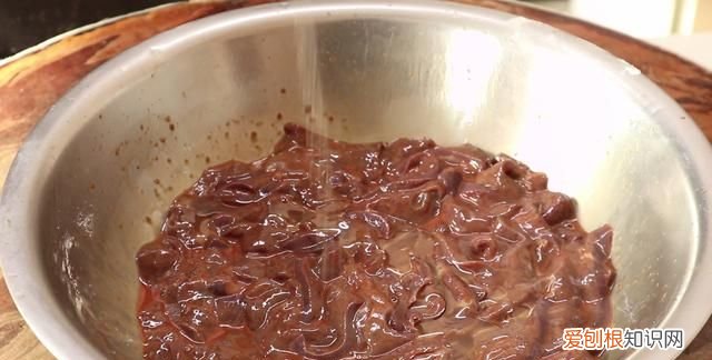 猪肝怎么炒好吃又嫩又不老窍门,猪肝怎样炒才能鲜嫩不老