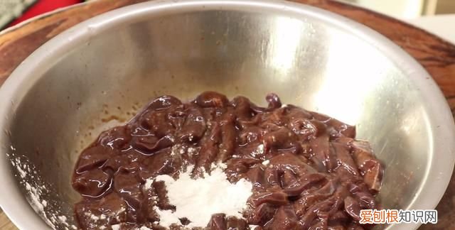 猪肝怎么炒好吃又嫩又不老窍门,猪肝怎样炒才能鲜嫩不老