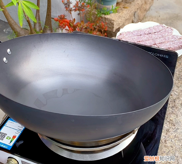 新的铁锅要怎么处理?怎样才能不粘锅呢