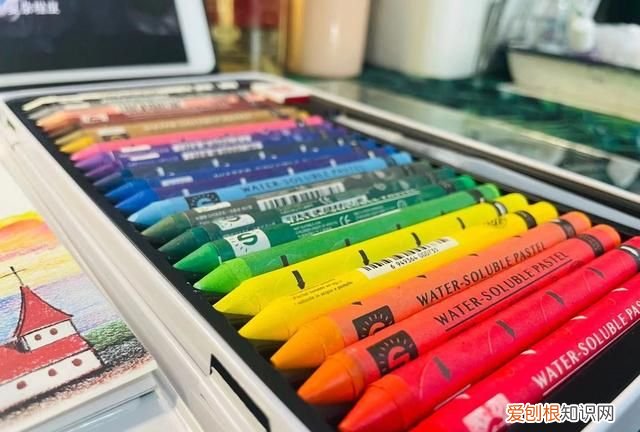 蜡笔油画棒刮画怎么让蜡笔变软 蜡笔是不是叫油画棒?