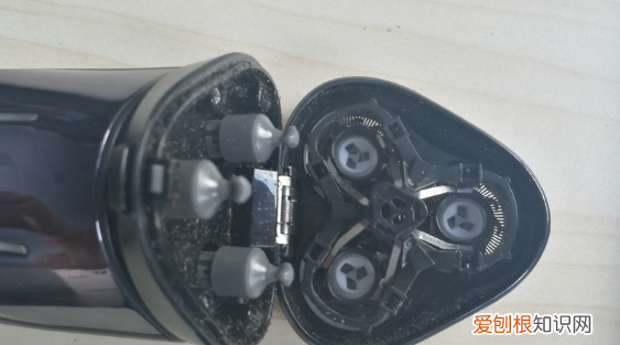 飞科电动理发器怎么拆刀头部