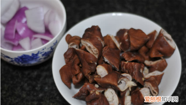 干煸肥肠怎么做，正宗的四川菜:干煸肥肠怎么做好吃