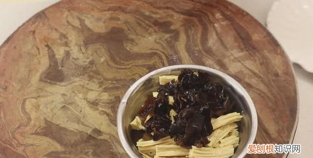 清炒腐竹红烧肉炖土豆的家常做法 清炒腐竹最正宗的做法