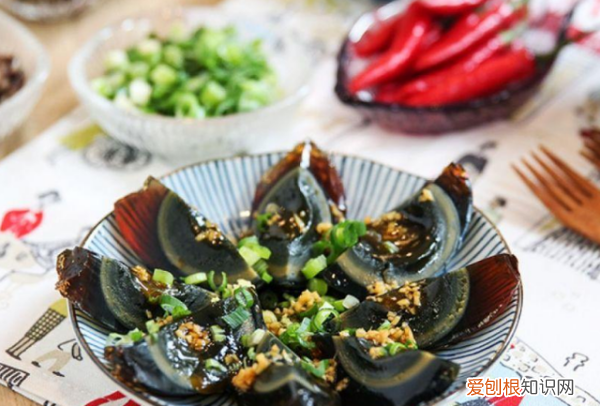 怎么去松花蛋怪味，皮蛋怎么去除石灰味道