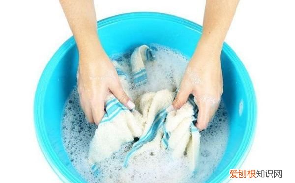 竹炭粉沾衣服上如何清洗,用完竹炭吸黑头毛孔会变粗大吗