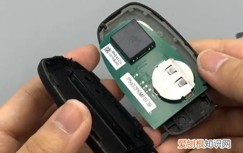 高尔夫车钥匙怎么换电池,大众高尔夫汽车钥匙怎么换电池