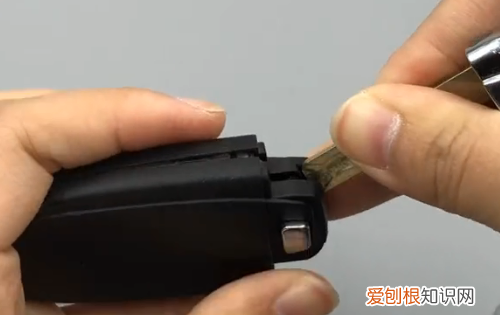 高尔夫车钥匙怎么换电池,大众高尔夫汽车钥匙怎么换电池
