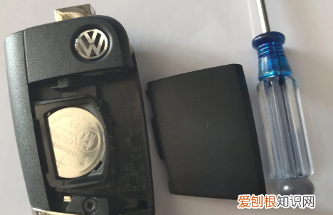 高尔夫车钥匙怎么换电池,大众高尔夫汽车钥匙怎么换电池