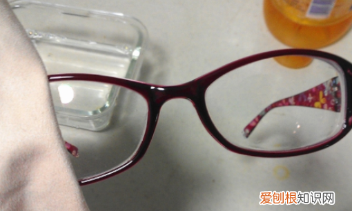 如何防止戴口罩时眼镜起雾