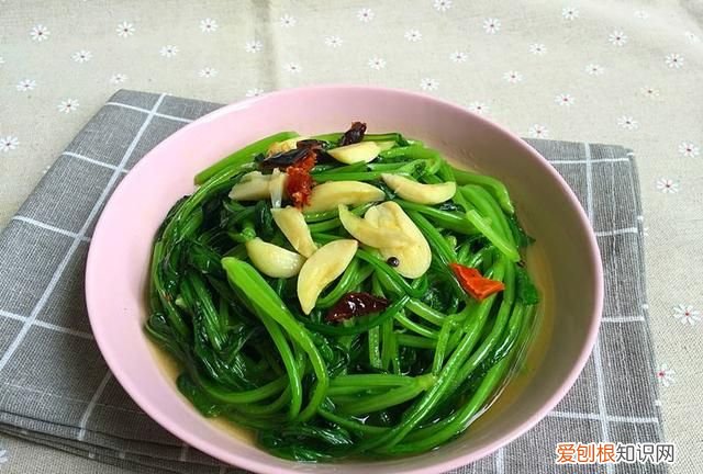 青菜如何炒翠绿不变黄,青菜不焯水直接炒怎么能又脆又绿