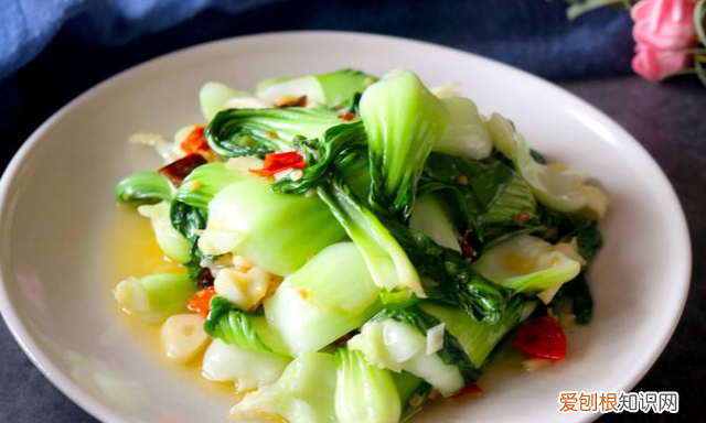 青菜如何炒翠绿不变黄,青菜不焯水直接炒怎么能又脆又绿