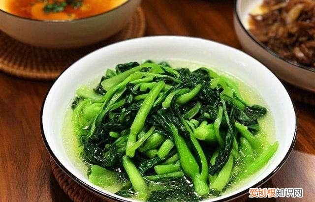 青菜如何炒翠绿不变黄,青菜不焯水直接炒怎么能又脆又绿
