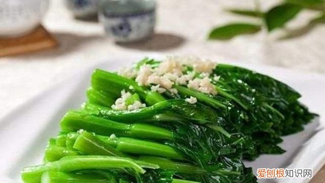 青菜如何炒翠绿不变黄,青菜不焯水直接炒怎么能又脆又绿