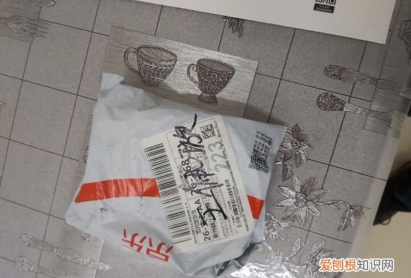 被困在电梯里应该怎么办，被困在电梯里怎么办教案
