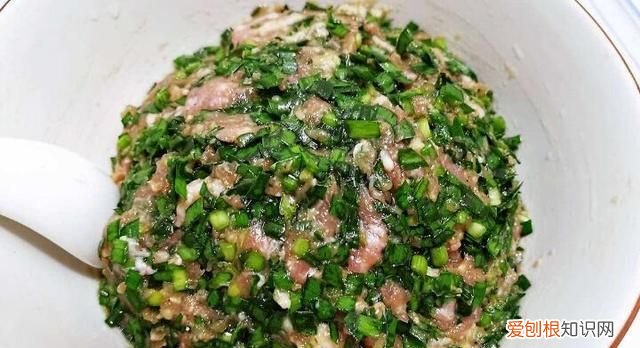 韭菜馅儿饺子怎么拌馅，韭菜虾仁馅饺子怎么调馅老饭骨