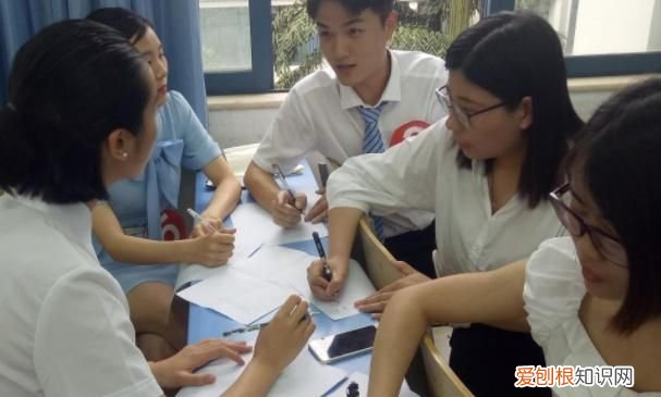 导助是老师吗，中国好声音助导有座椅