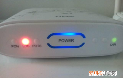 pon灯一直闪怎么解决,猫上面的pon灯一直在闪是怎么回事