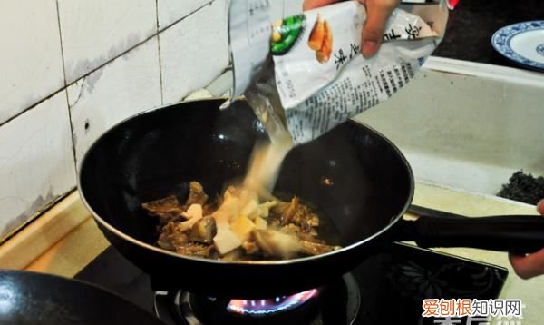 冬笋焖板鸭的做法，板鸭冬笋炖汤的做法大全