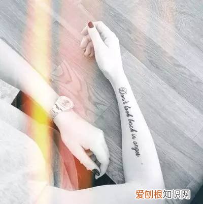 脸上刺青图片