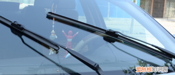 如何更换汽车雨刮片，汽车雨刮片更换方法
