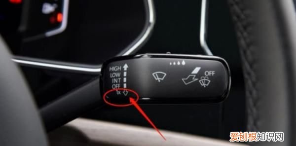 高尔夫雨刷怎么操作使用，大众高尔夫感应雨刷使用方法