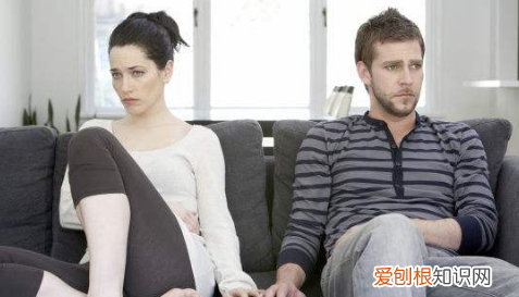 情侣查岗是什么意思，女朋友说要查岗是什么意思