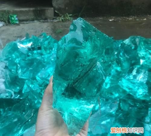 一级水晶是玻璃，水晶是玻璃还是石头