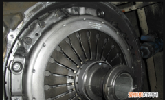 液压离合器的调整方法，汽车液压离合器有点低怎么调