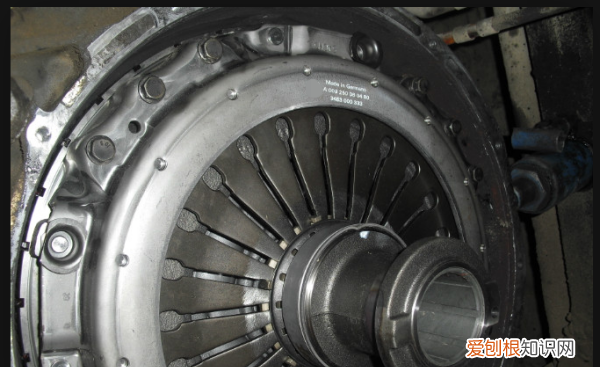 液压离合器的调整方法,汽车液压离合器有点低怎么调