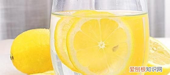 晚上能喝柠檬水吗,来月经能喝柠檬水