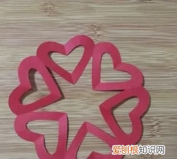 连体爱心怎么剪最简单的，剪纸心连心的教程爱心怎么剪
