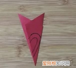 连体爱心怎么剪最简单的，剪纸心连心的教程爱心怎么剪