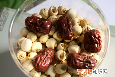 莲子配什么煲汤，莲子可以和什么东西一起煮好吃