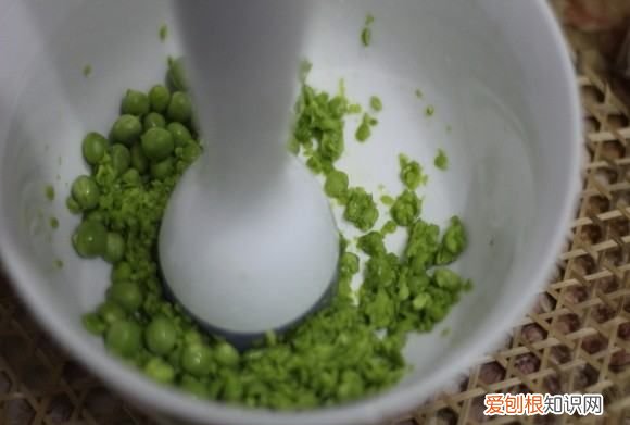豌豆米粉饼怎么做，豌豆饼的做法和配方