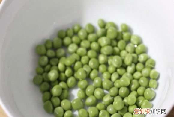 豌豆米粉饼怎么做，豌豆饼的做法和配方