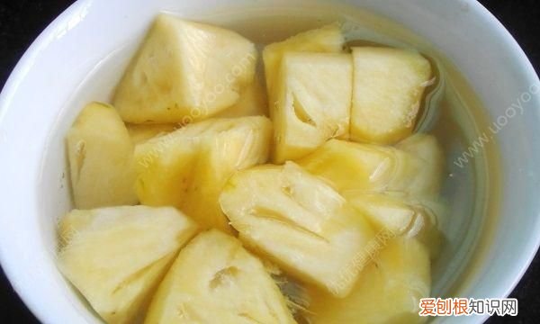 菠萝除了用盐水泡还能用什么，菠萝麻子要用盐水泡多少分钟