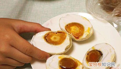 咸鸭蛋壳内壁有黑点能吃吗，咸鸭蛋外壳发霉 但煮了是好的还能吃