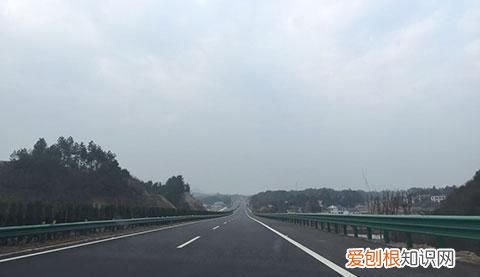 一路畅通朋友圈怎么发，一路畅通无阻往前走什么意思