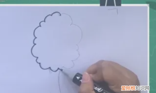 大树怎么画素描简单，怎么画一颗大树的铅笔画