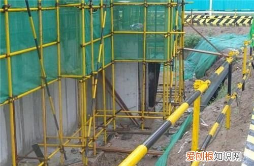 脚手架搭设时应遵守什么