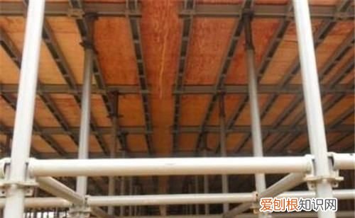 脚手架搭设时应遵守什么