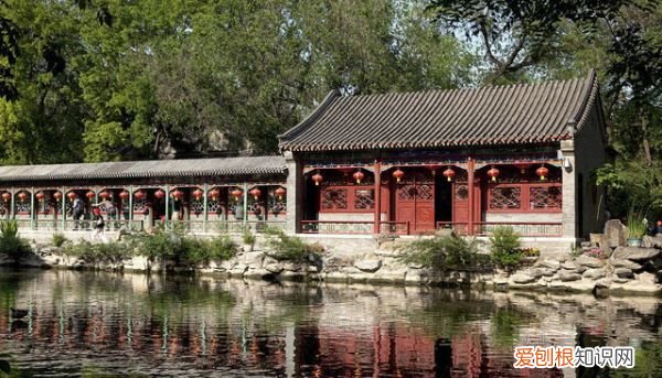 和申住在恭王府的哪里,和珅的恭王府在哪里建的