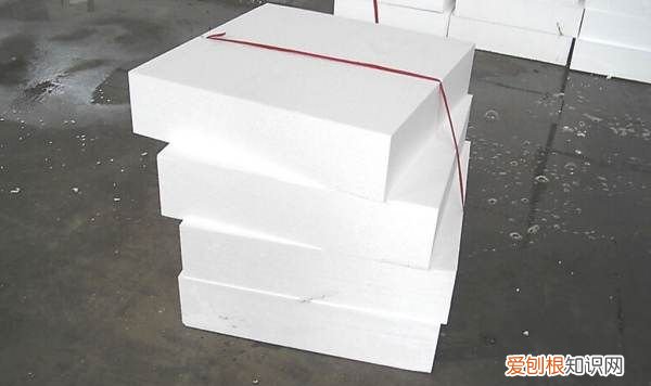 泡沫板怎么造的，白色泡沫板是什么材料做的