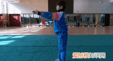 蹲起会让腿有肌肉，每天做蹲起能锻炼什么部位的肌肉