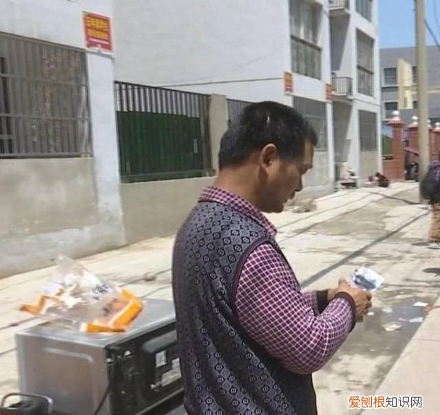 教师泼开水事件,安徽一小学生遭老师泼开水