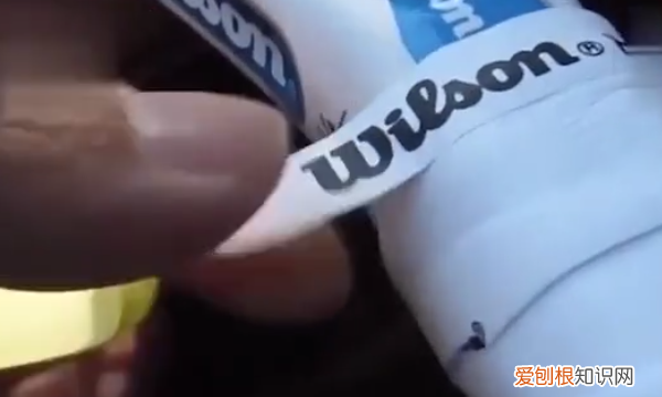 怎么缠网球拍的吸汗带,网球拍吸汗带缠法图解