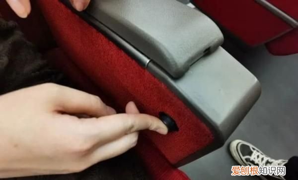 高铁座椅上的这些功能你都会用吗
